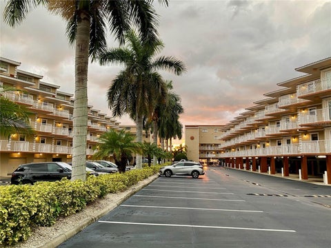 Photo of 1420 Bayshore Boulevard #309, Dunedin, FL 34698 (MLS # O6449678)