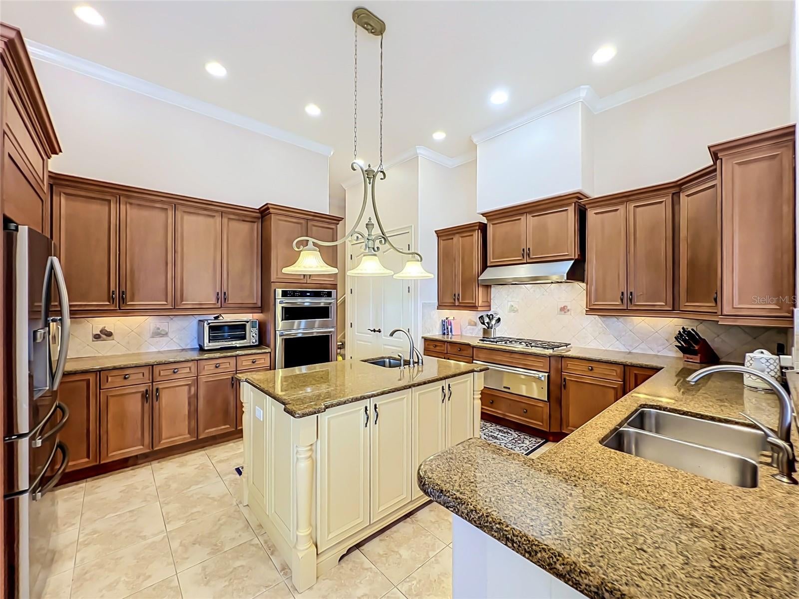 1012 RIDGEPOINT COVE