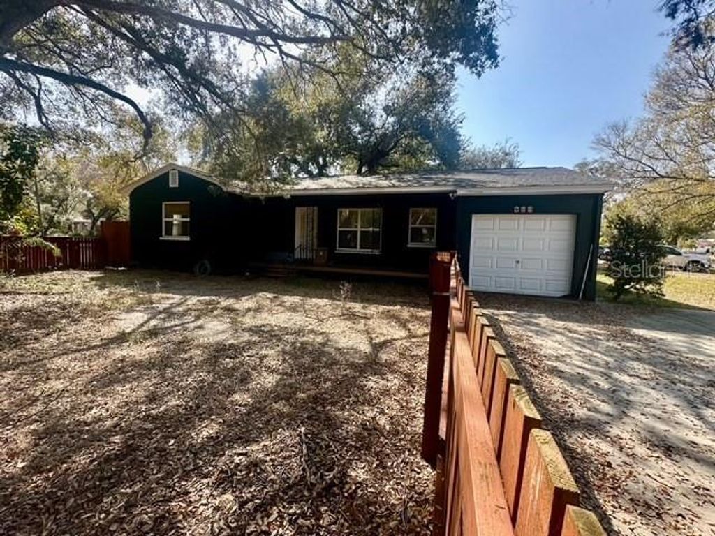 Photo of 900 46th Avenue N, St Petersburg, FL 33703 (MLS # TB8479899)