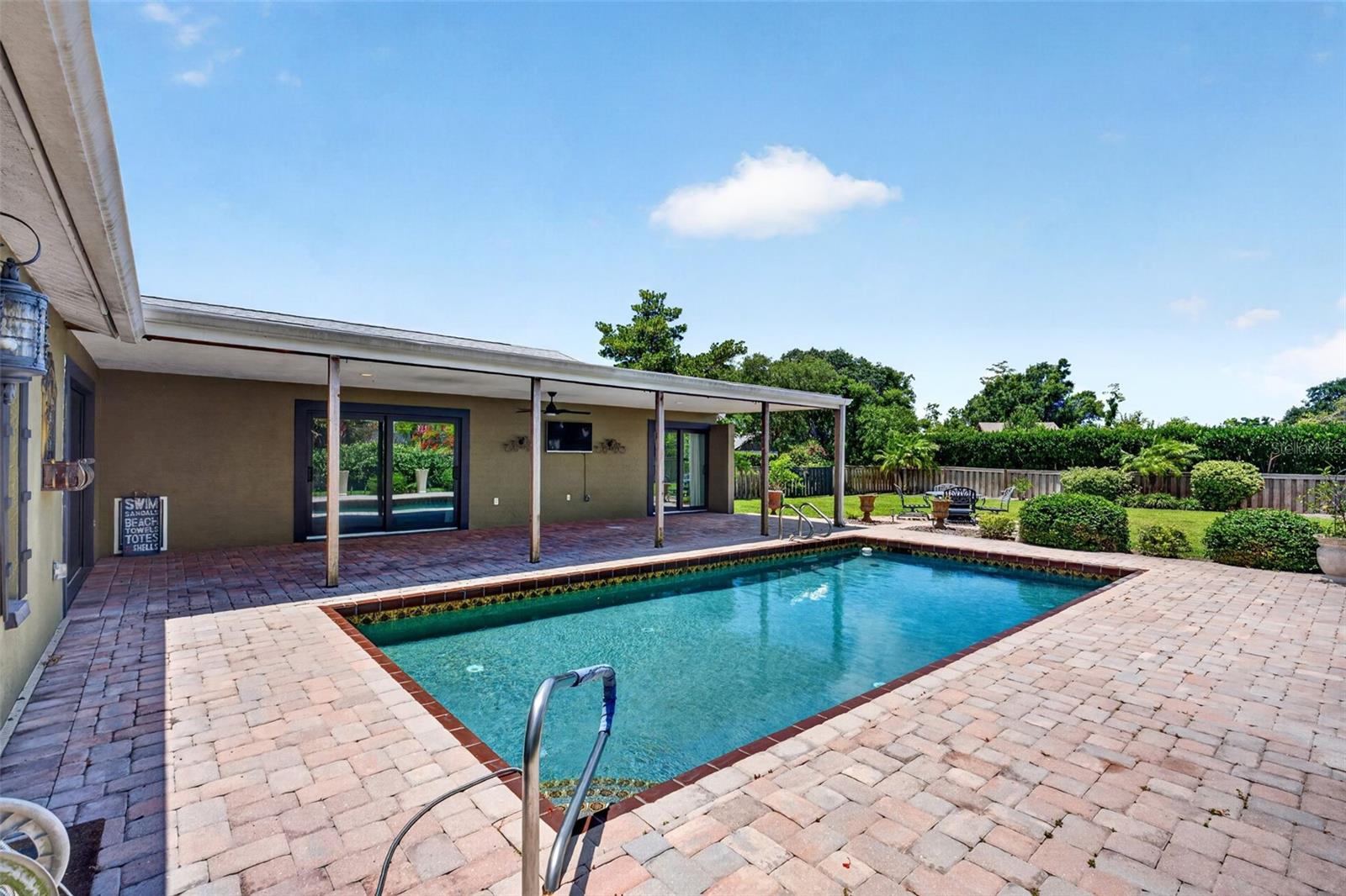 COUNTRY PLACE - Residential