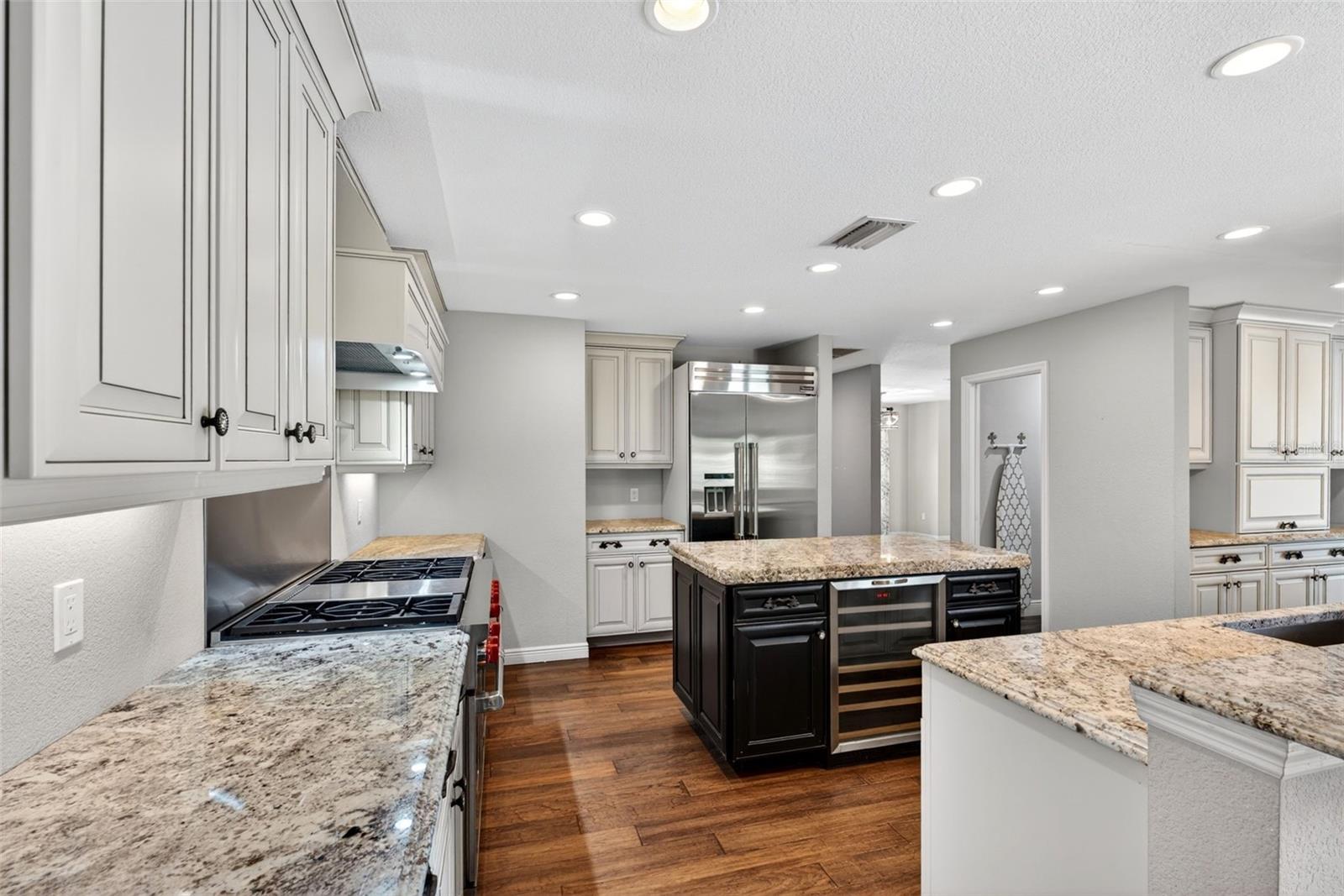 COUNTRY PLACE - Residential