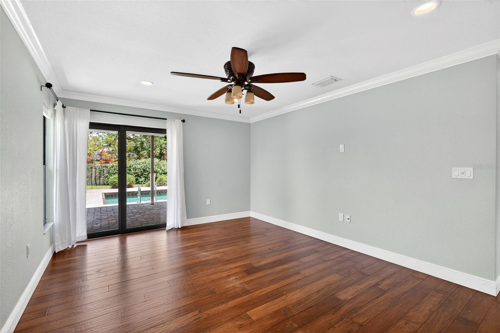COUNTRY PLACE - Residential