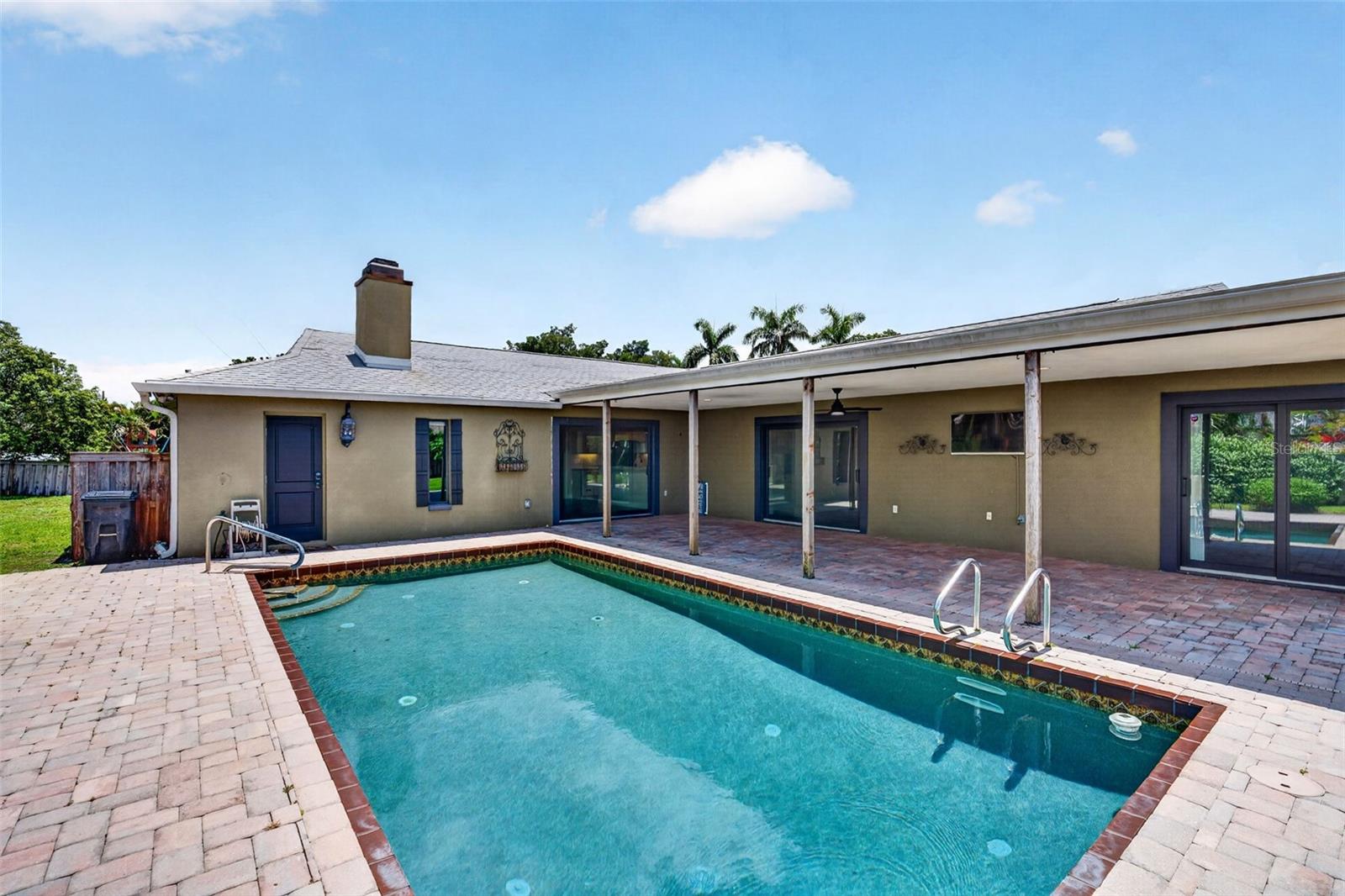 COUNTRY PLACE - Residential