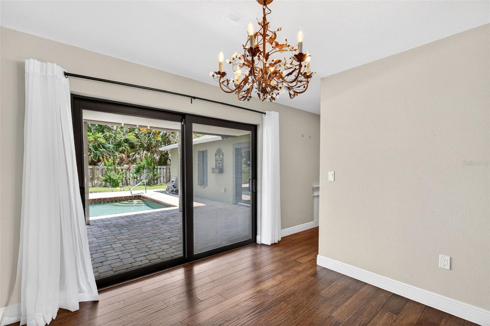 COUNTRY PLACE - Residential