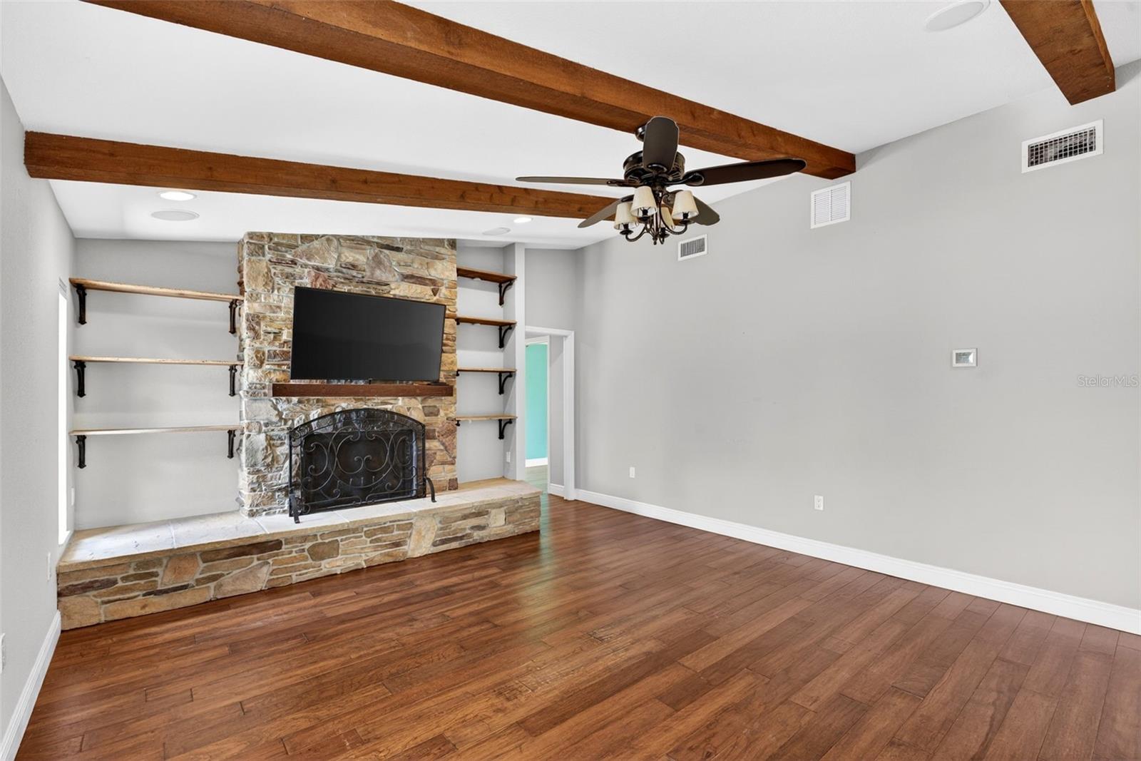 COUNTRY PLACE - Residential