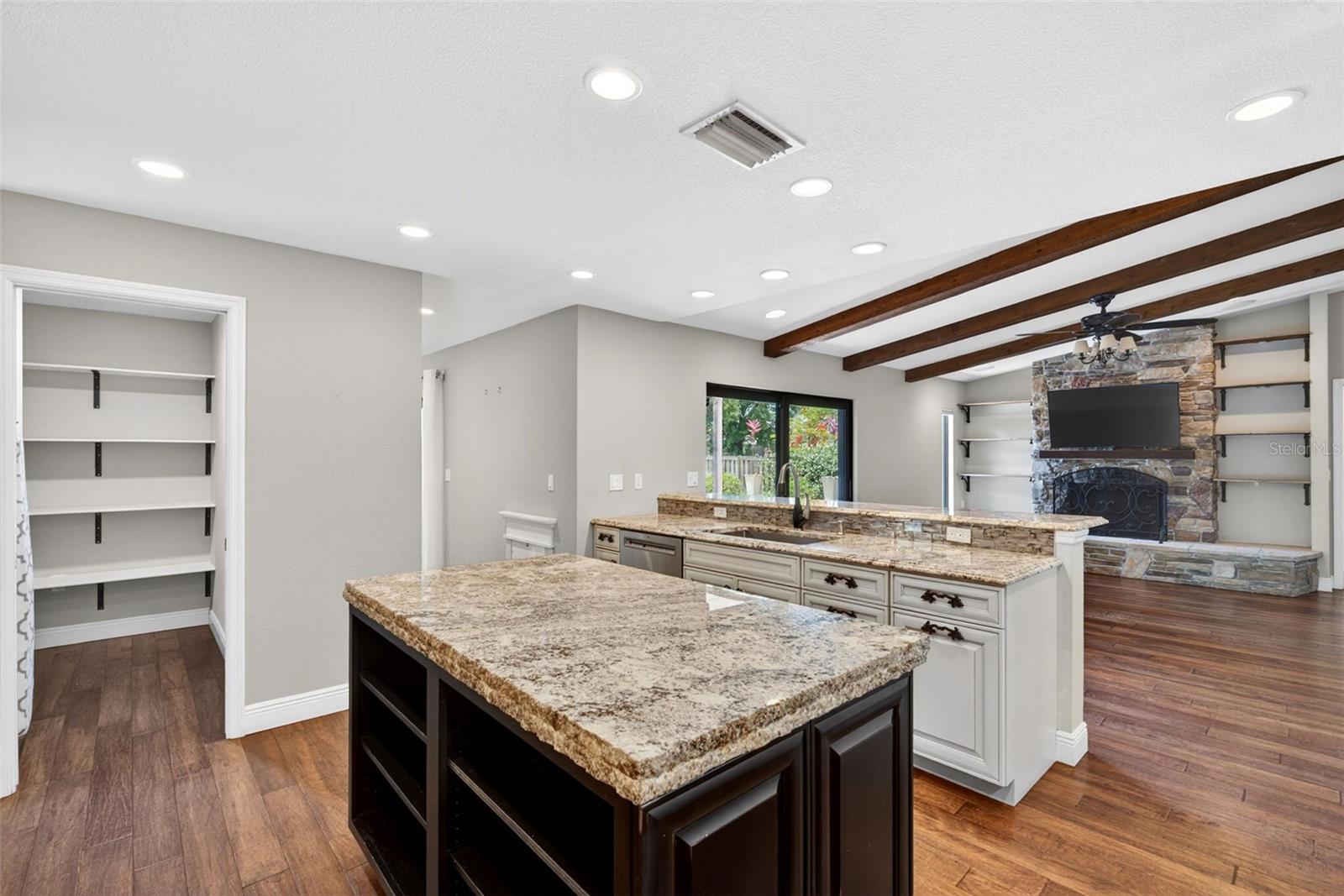 COUNTRY PLACE - Residential