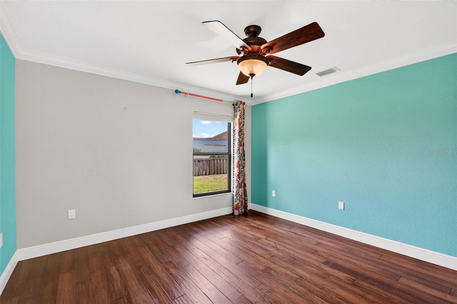 COUNTRY PLACE - Residential