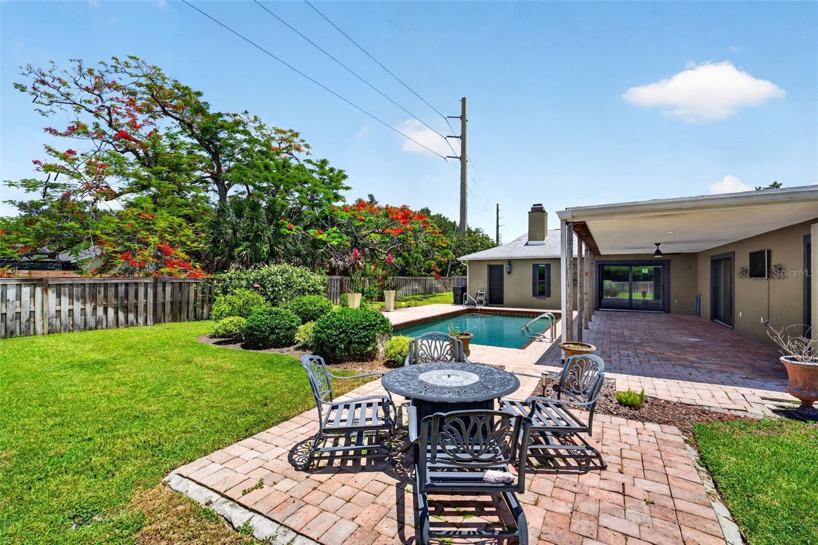 COUNTRY PLACE - Residential