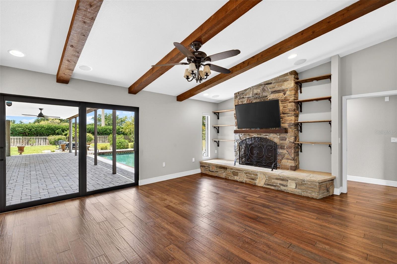 COUNTRY PLACE - Residential