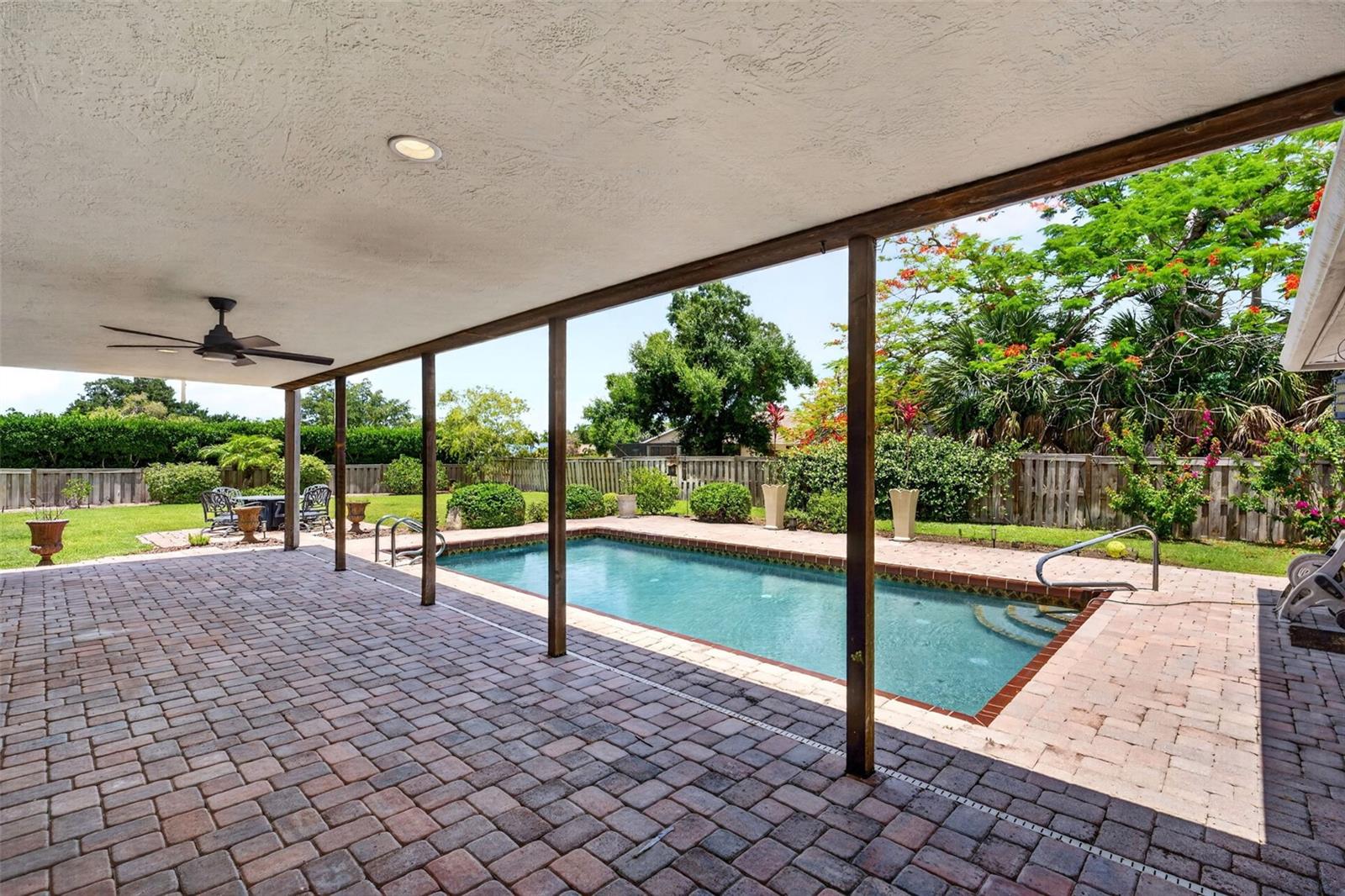 COUNTRY PLACE - Residential