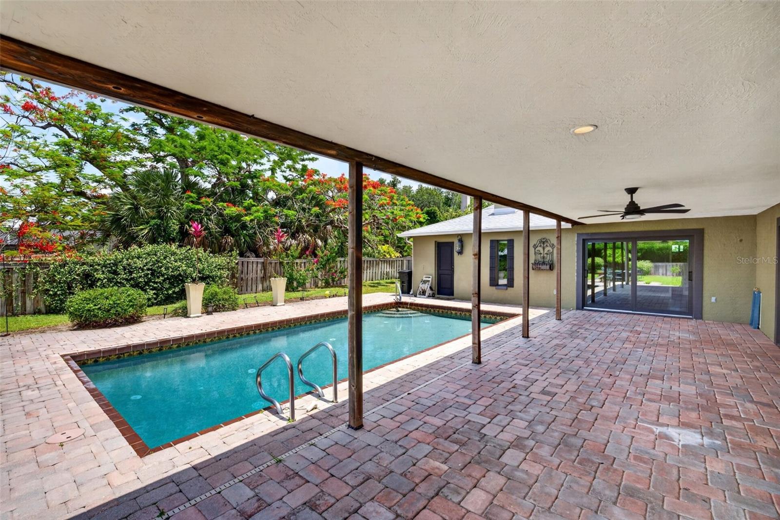 COUNTRY PLACE - Residential