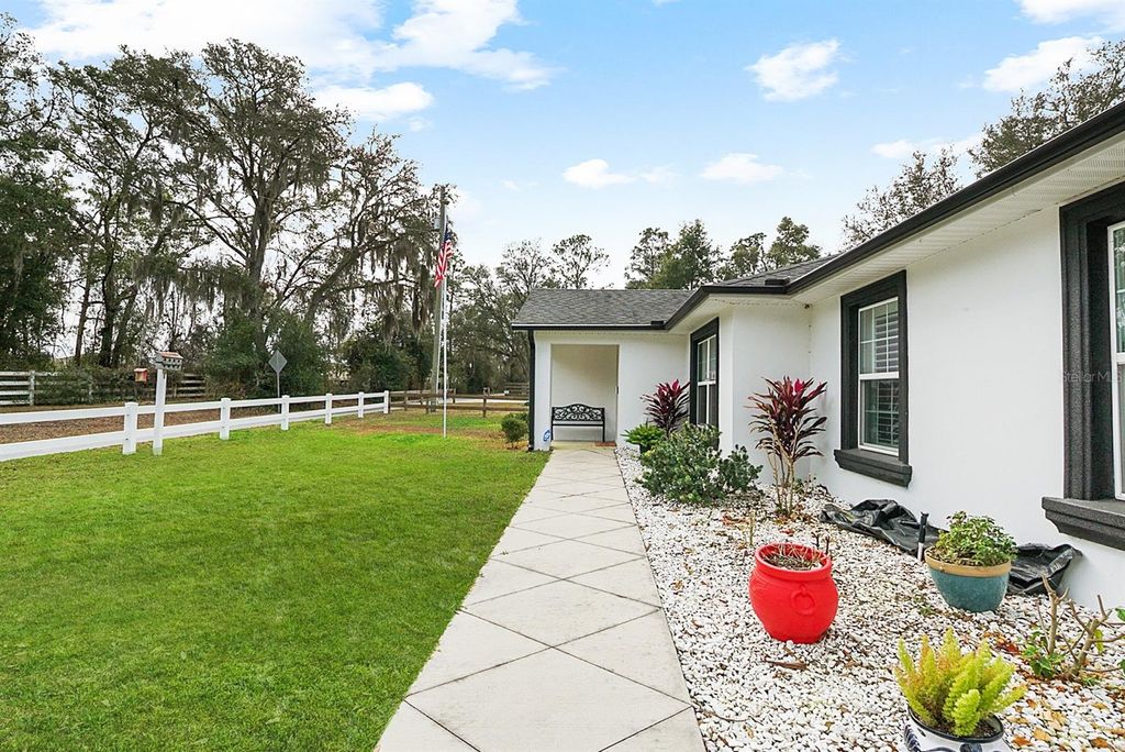 Photo of 9980 SE 157th Lane, Summerfield, FL 34491 (MLS # G5107174)