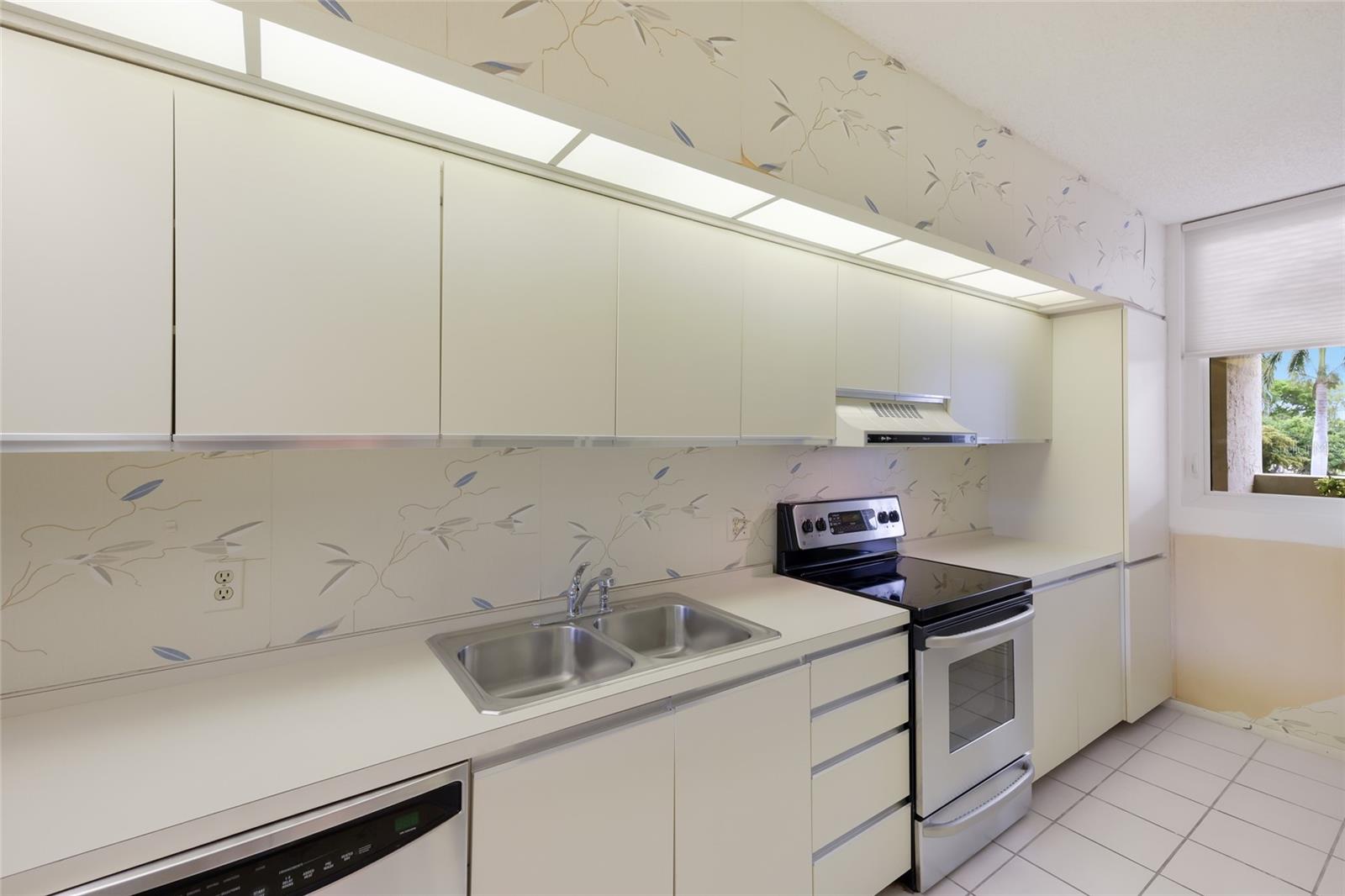 BEACHPLACE II - Residential