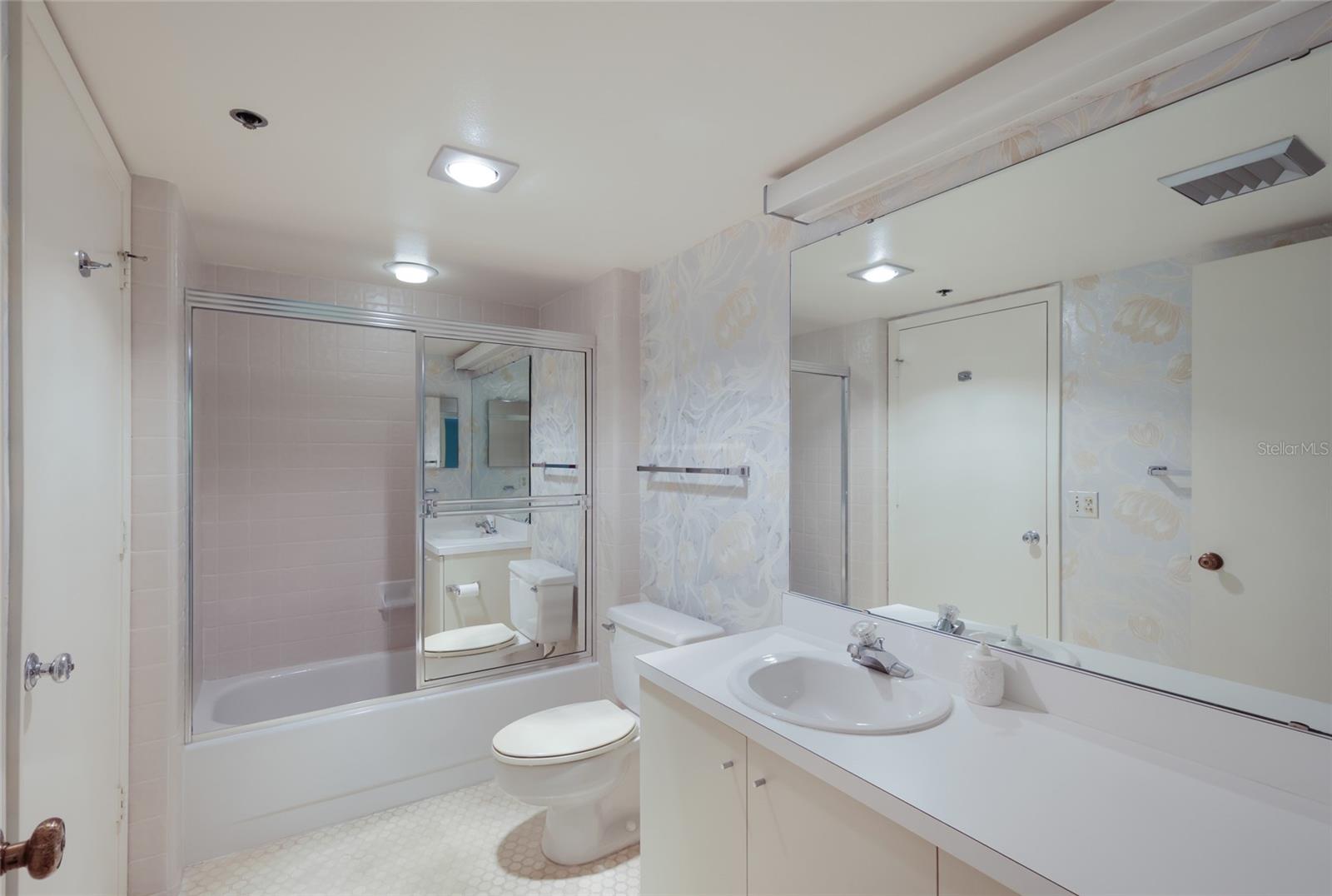 BEACHPLACE II - Residential
