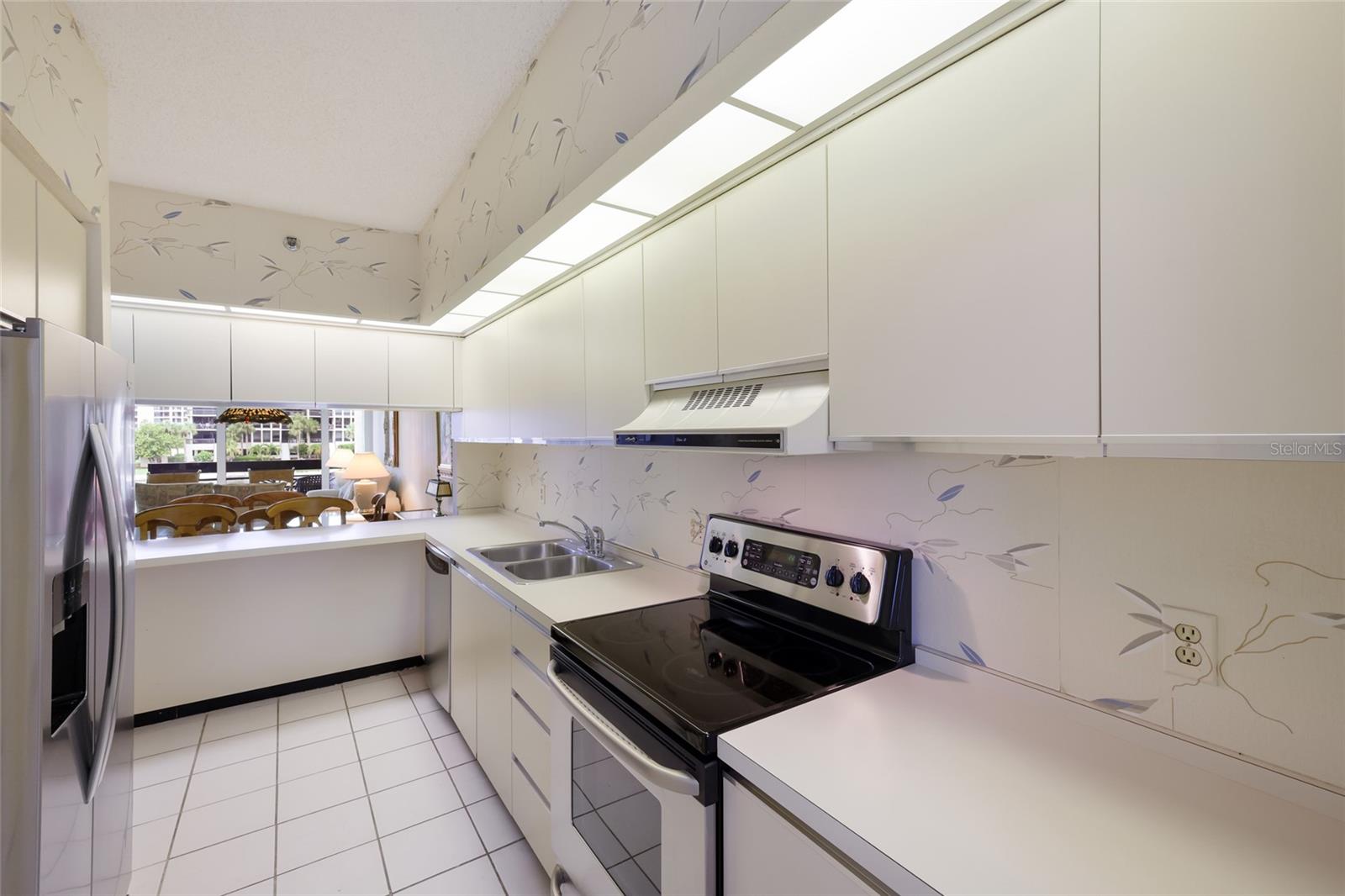 BEACHPLACE II - Residential