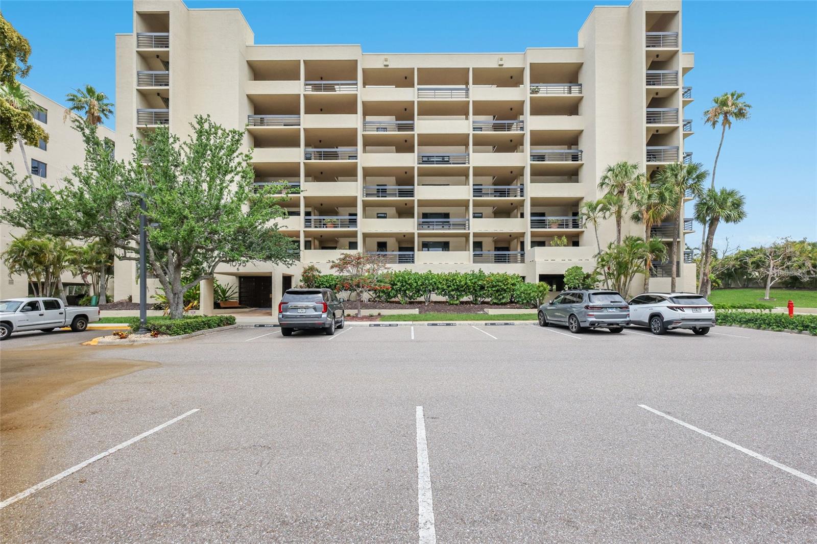 BEACHPLACE II - Residential