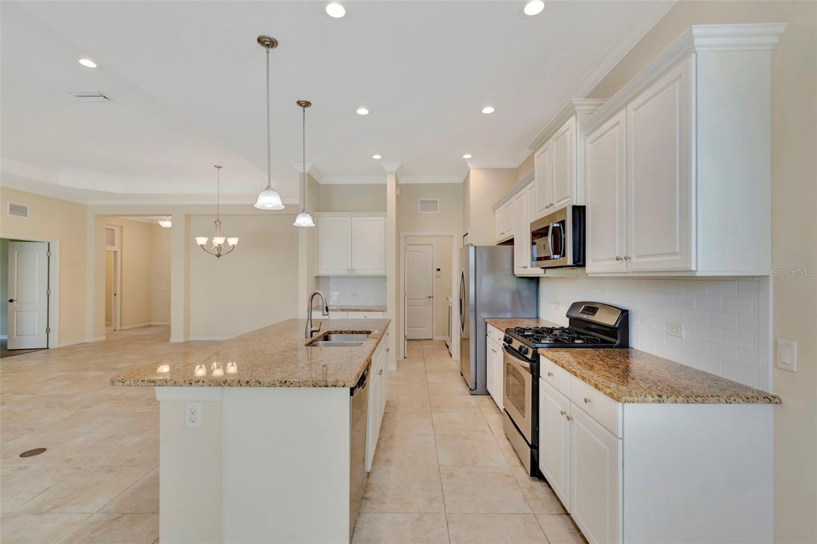 COUNTRY CLUB EAST AT LAKEWD RNCH QQ1 1 - Residential