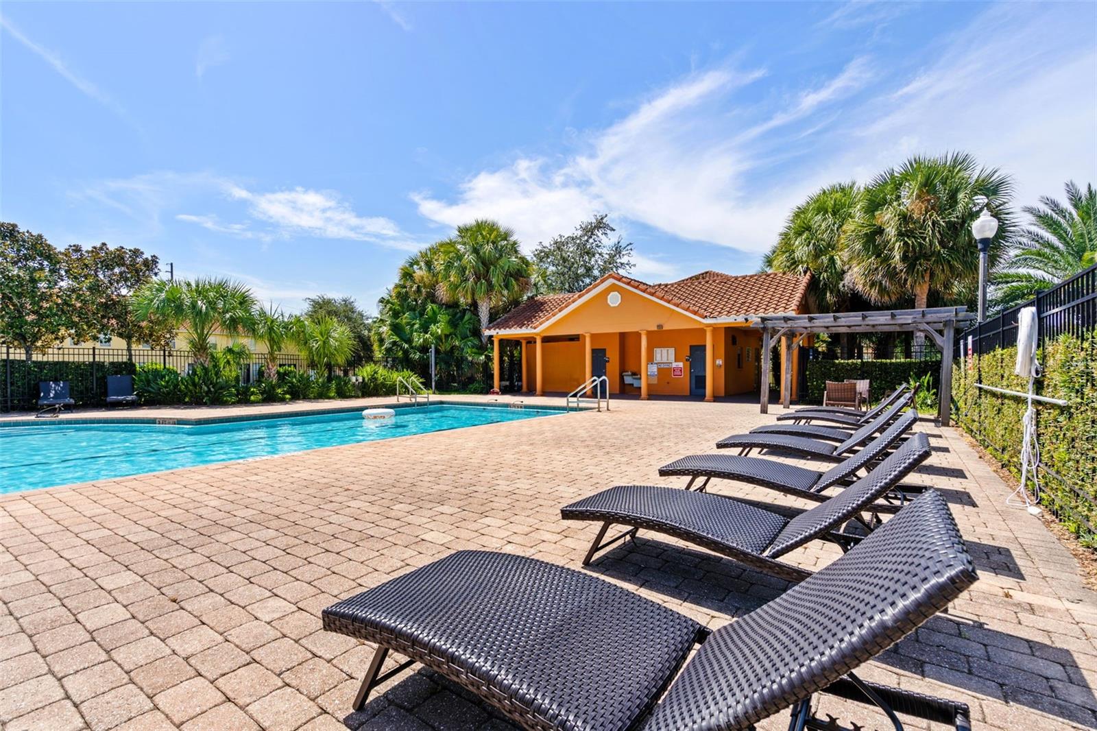 CRESTWYND BAY - Residential