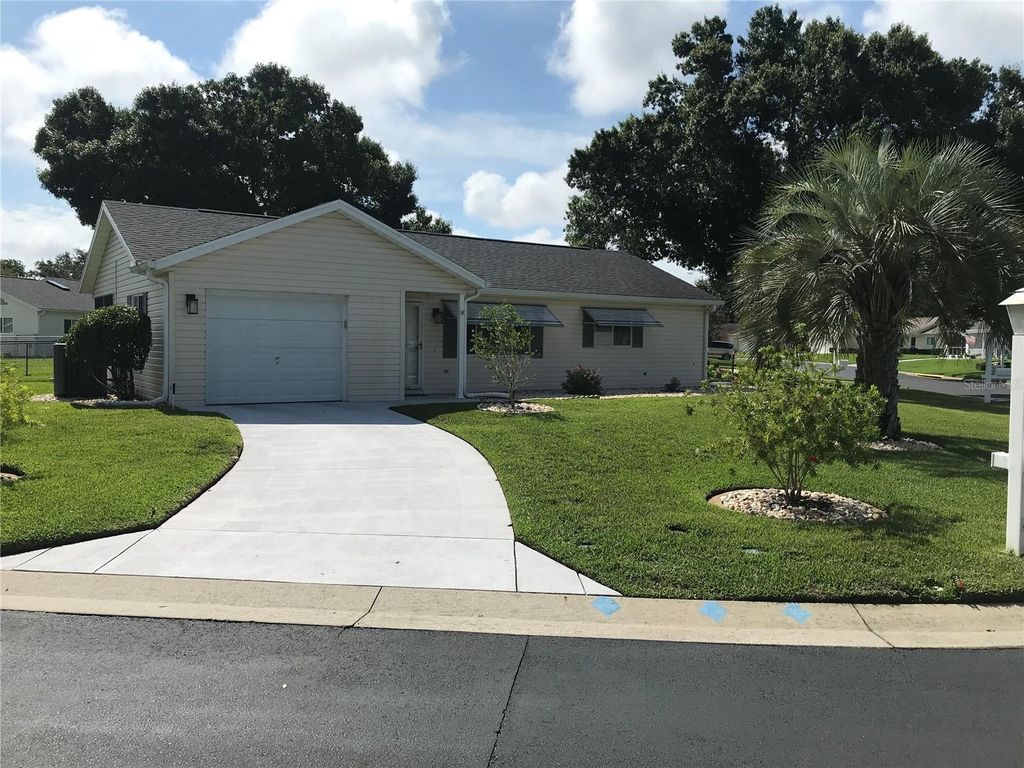 Photo of 11879 SW 137th Loop, Dunnellon, FL 34432 (MLS # OM704916)