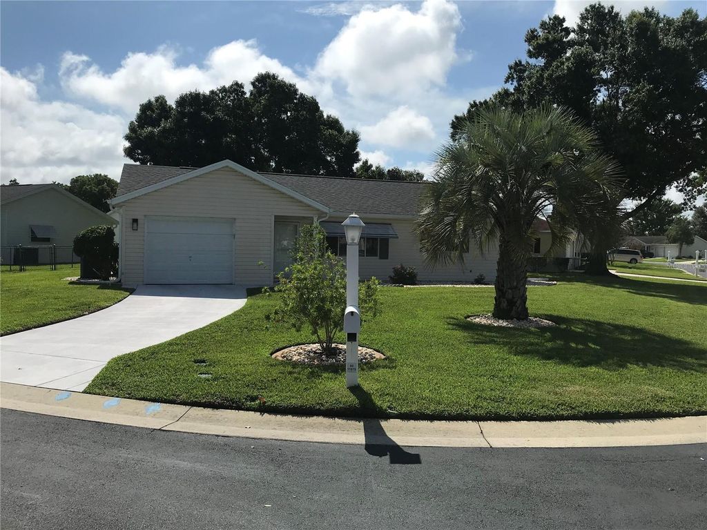 Photo of 11879 SW 137th Loop, Dunnellon, FL 34432 (MLS # OM704916)