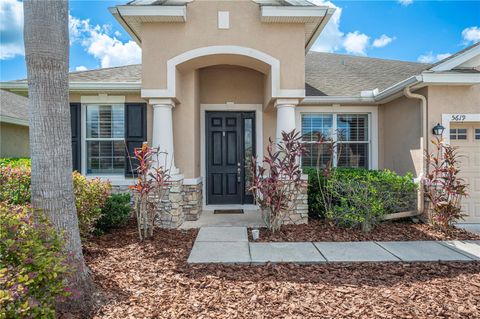 A home in LAKELAND