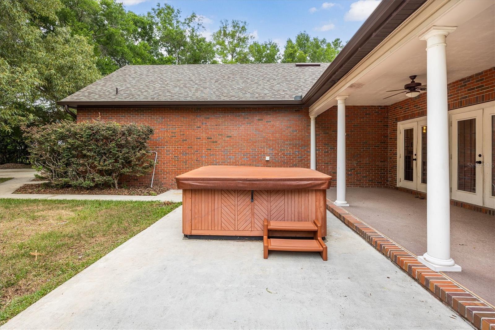 COUNTRY GARDEN ESTATES - Residential