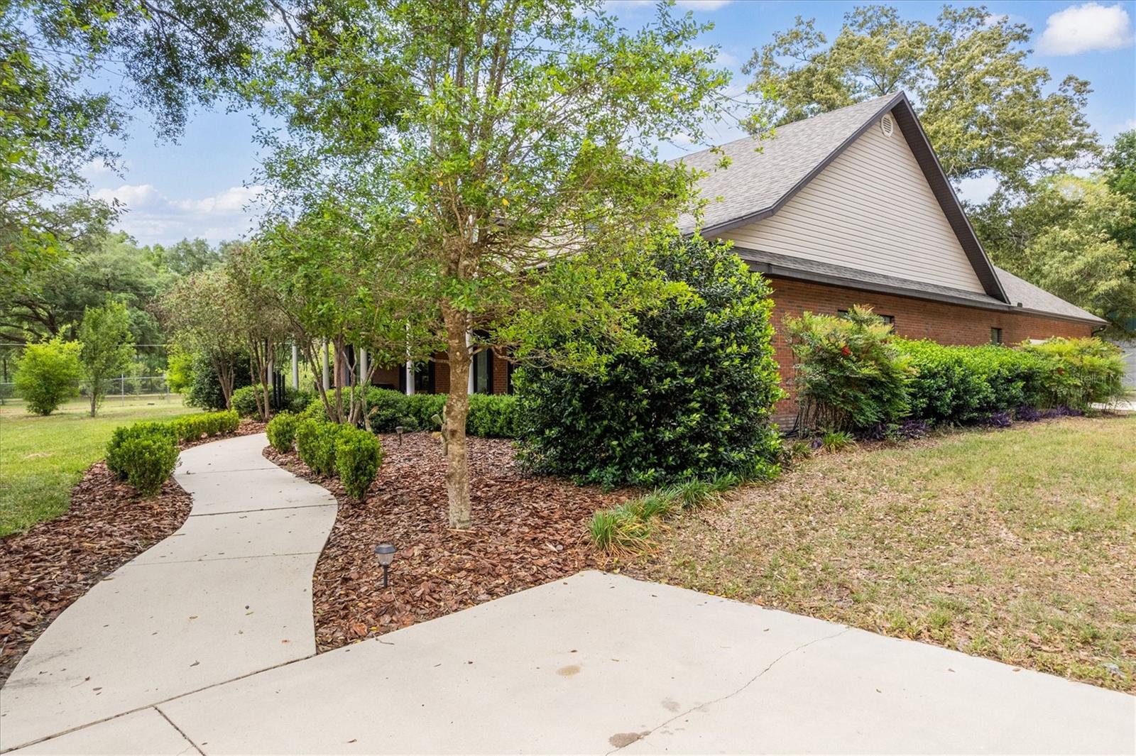 COUNTRY GARDEN ESTATES - Residential
