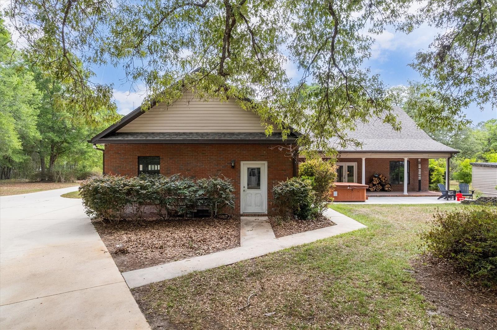 COUNTRY GARDEN ESTATES - Residential