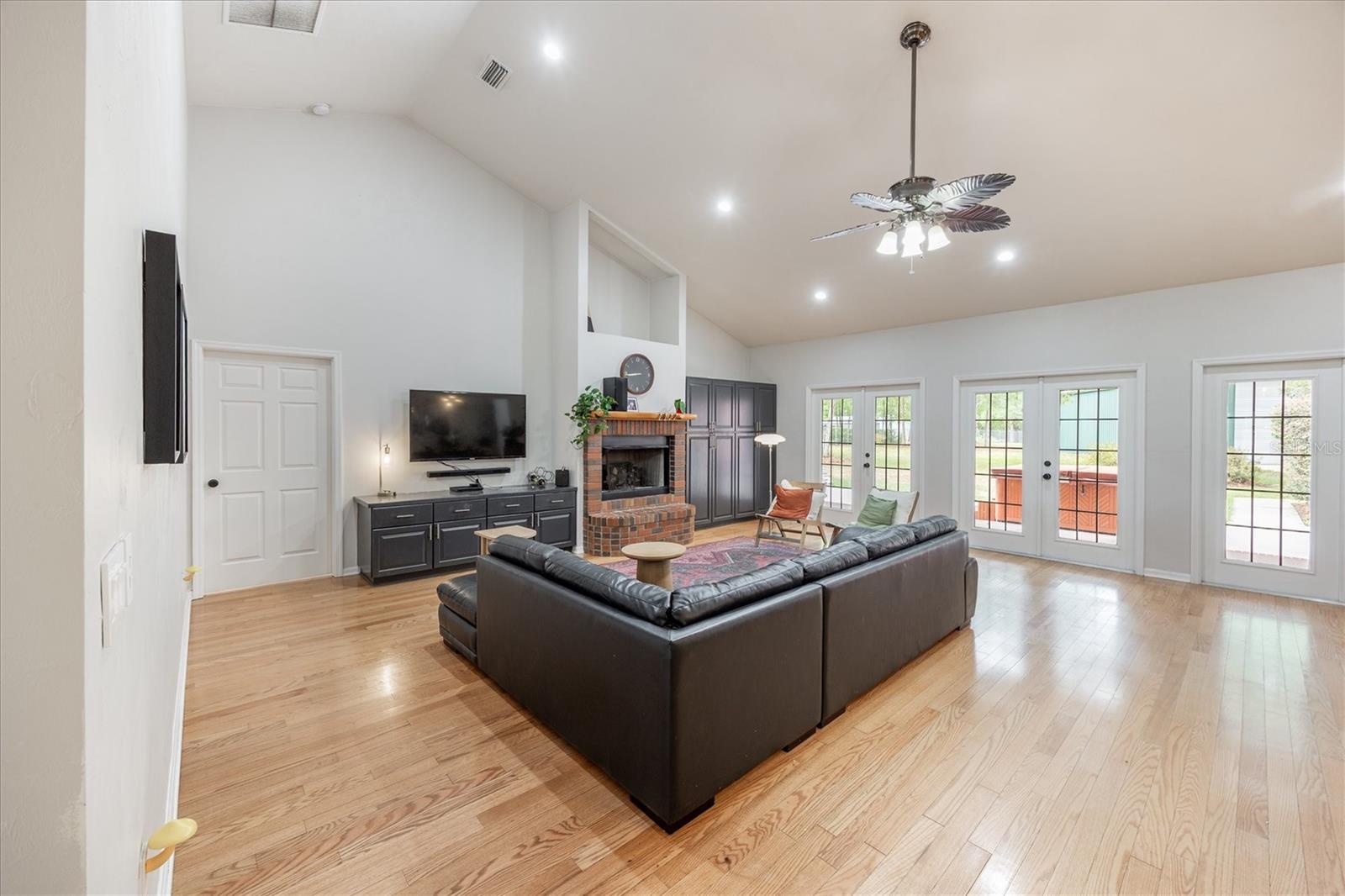 COUNTRY GARDEN ESTATES - Residential