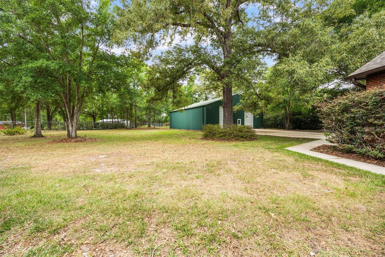 COUNTRY GARDEN ESTATES - Residential