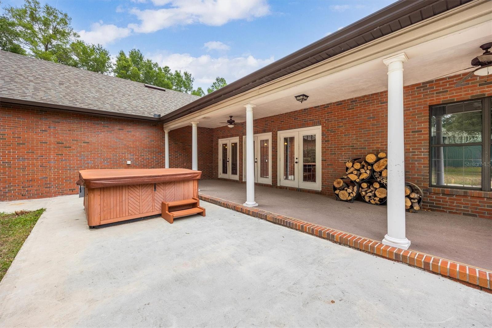 COUNTRY GARDEN ESTATES - Residential