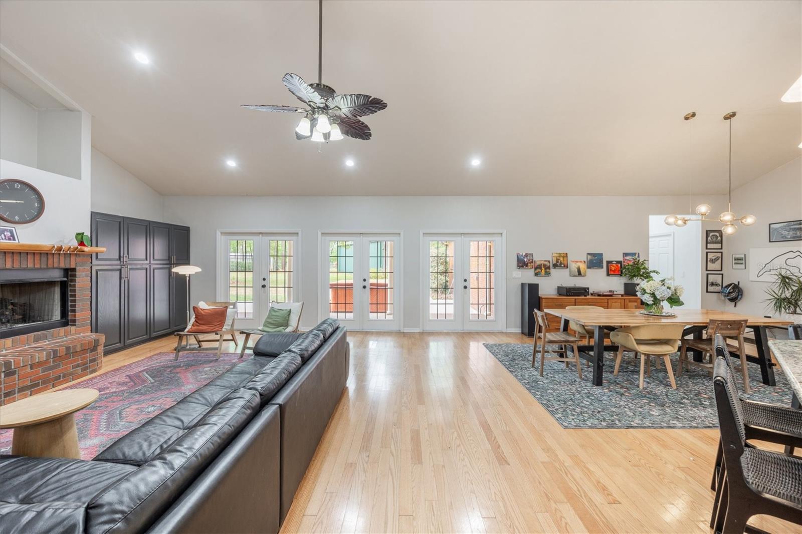 COUNTRY GARDEN ESTATES - Residential