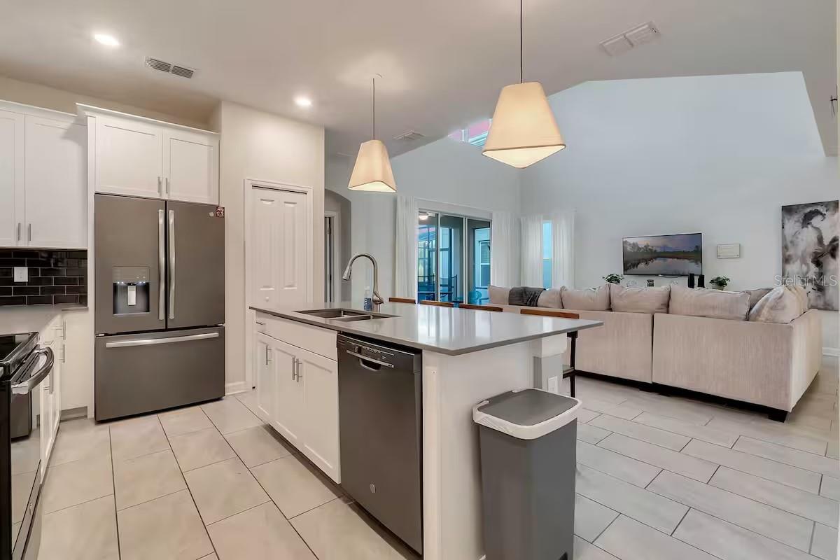 STOREY LAKE - Residential