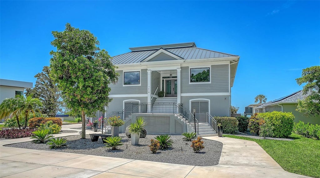Photo of 7418 Westmoreland Drive, Sarasota, FL 34243 (MLS # A4703035)