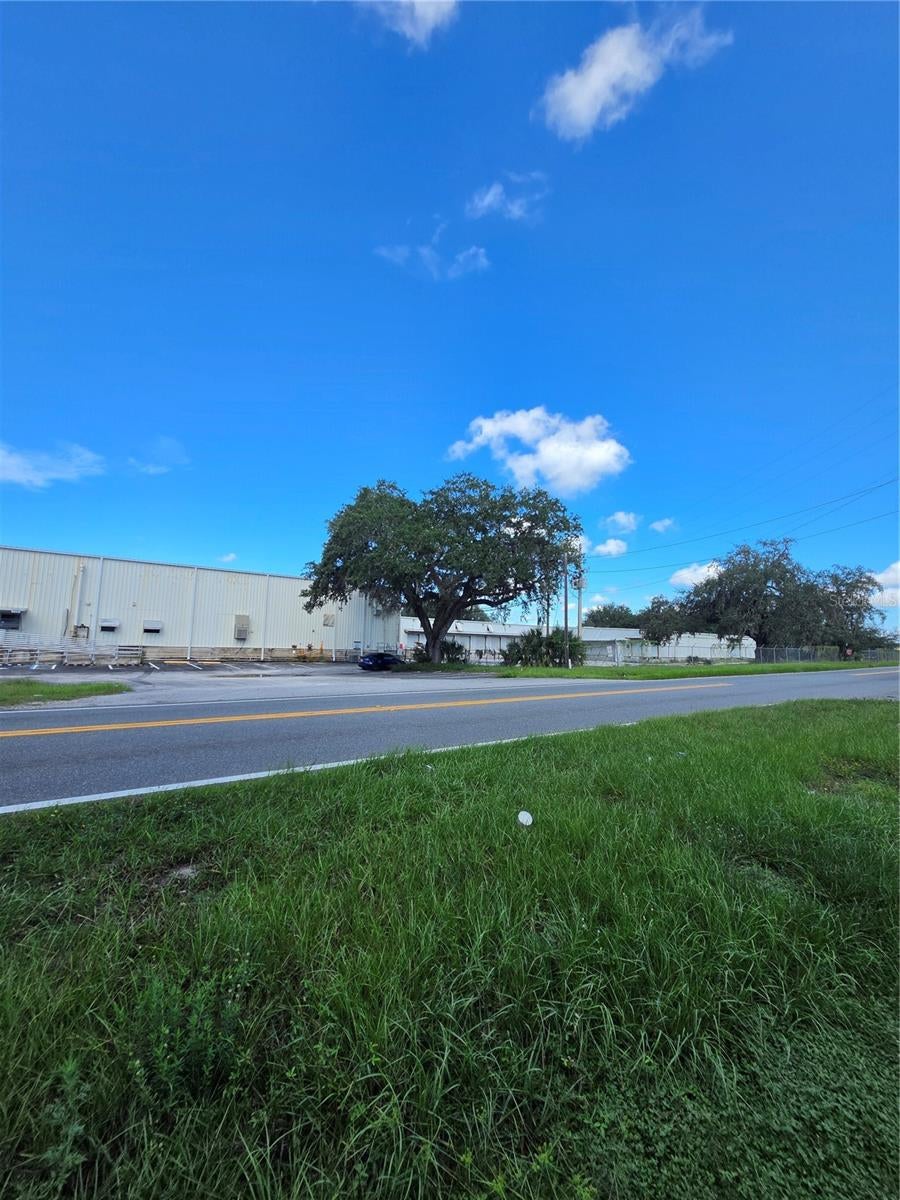 Photo of 1107 Thomas Avenue, Leesburg, FL 34748 (MLS # G5117593)
