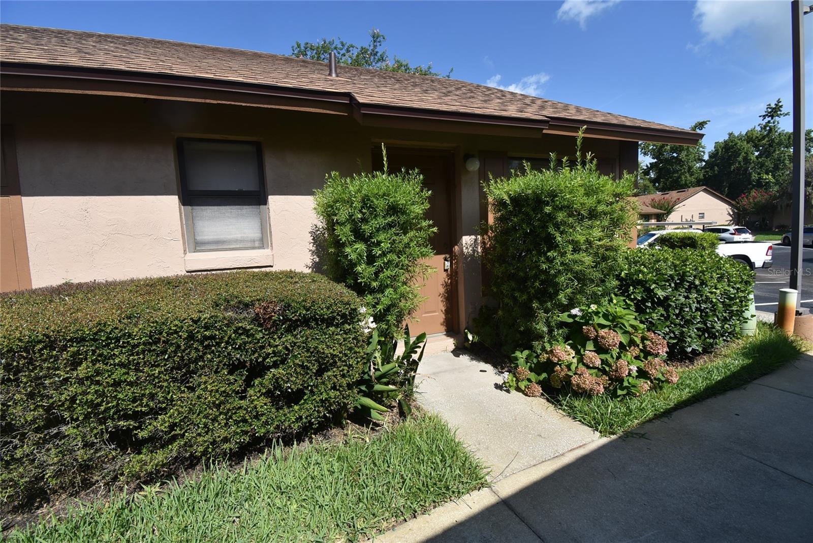 Adorable 2bed/2 bath villa. High ceilings in the living/dining area, kitchen with all appliances and stackable washer/dryer, sliding glass doors to open patio. All tile flooring throughout. Assigned parking. Conveniently located. Community pool for its residences to use. AVAILABLE AUGUST 19th.
EQUAL HOUSING OPPORTUNITY
