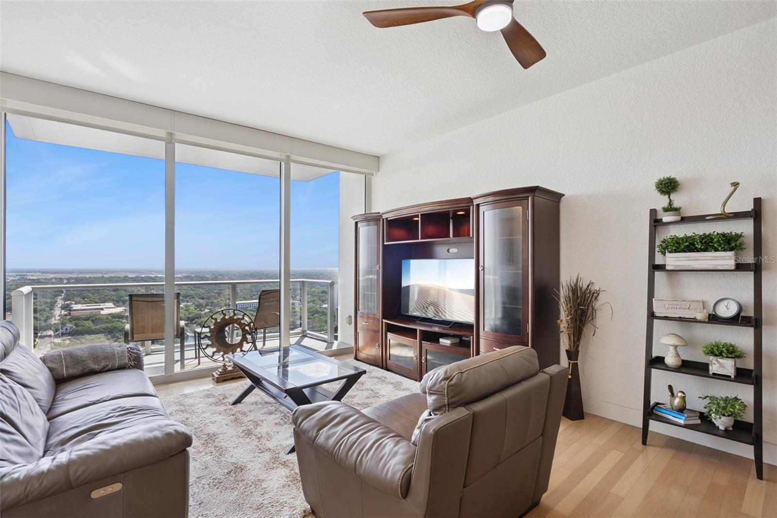 VUE/LK EOLA - Residential