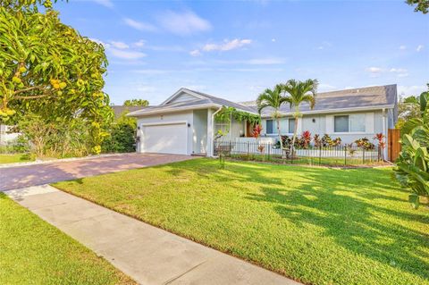 Photo of 417 Manor Boulevard, Palm Harbor, FL 34683 (MLS # TB8426801)