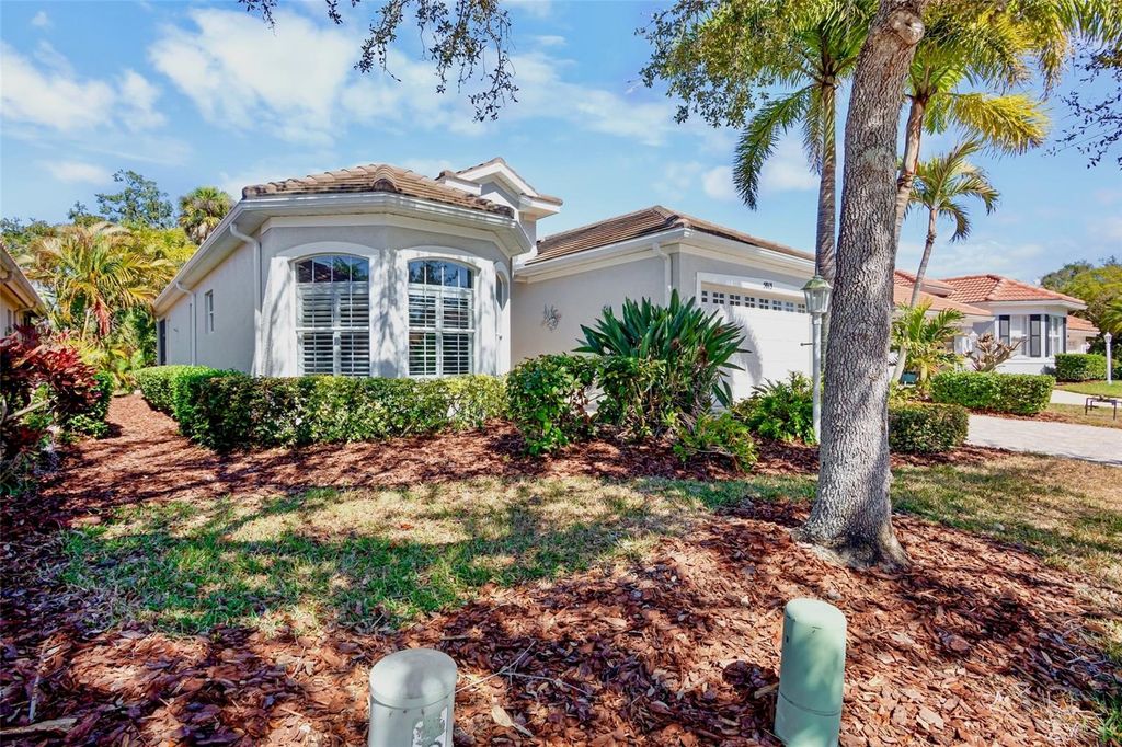 Photo of 5013 Hanging Moss Lane, Sarasota, FL 34238 (MLS # A4683282)