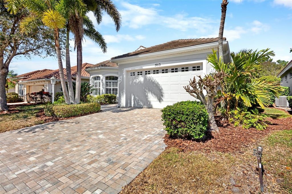 Photo of 5013 Hanging Moss Lane, Sarasota, FL 34238 (MLS # A4683282)