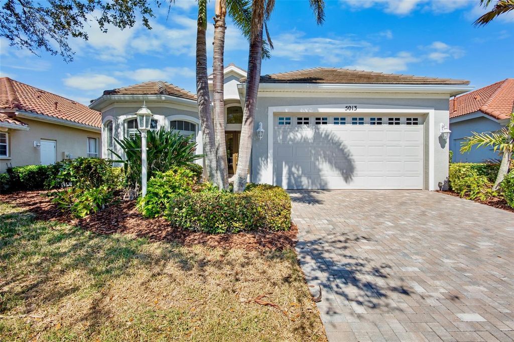 Photo of 5013 Hanging Moss Lane, Sarasota, FL 34238 (MLS # A4683282)
