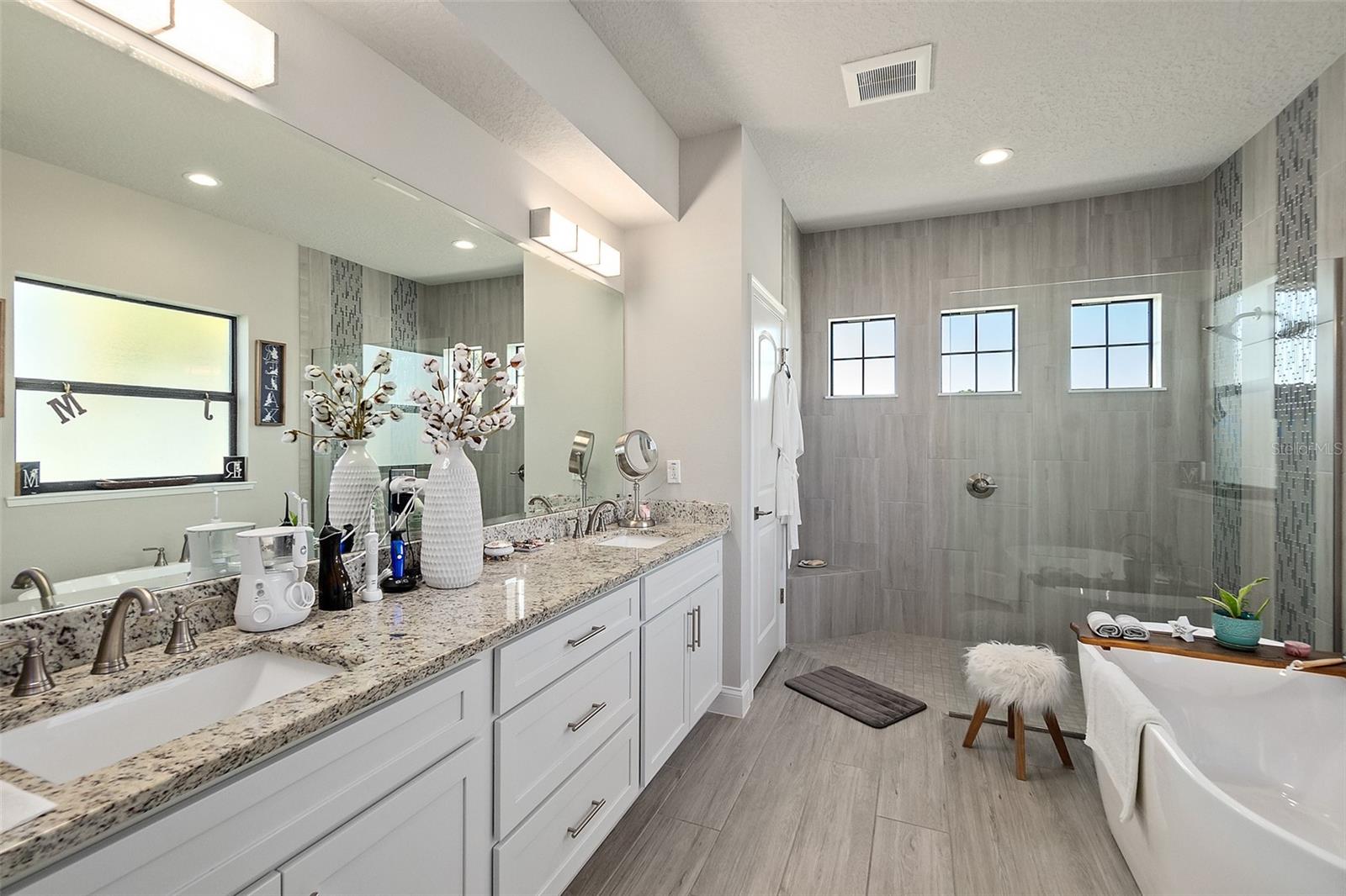 SEASIDE LANDINGS - Residential