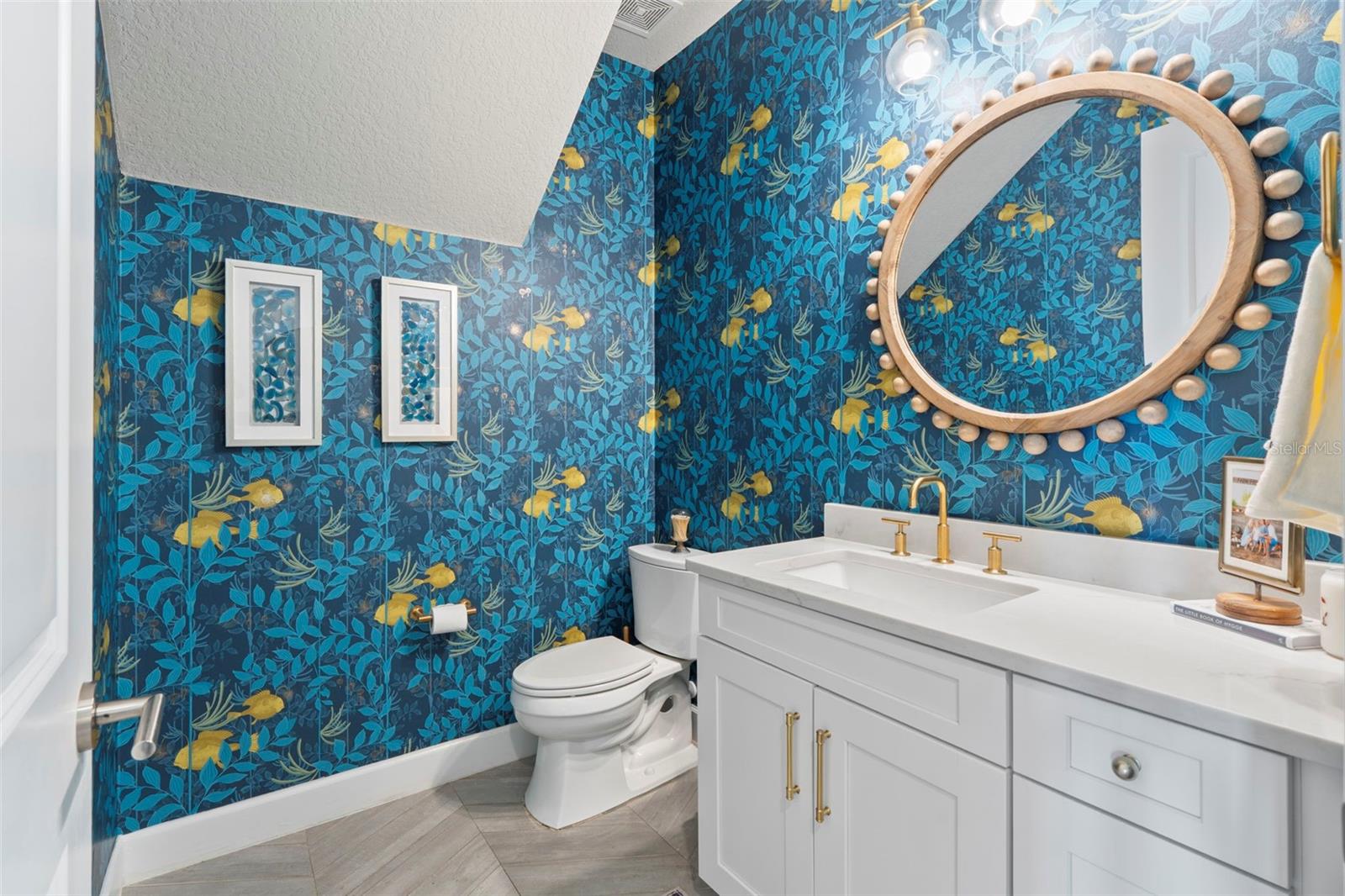 PENINSULA POINTE - Residential