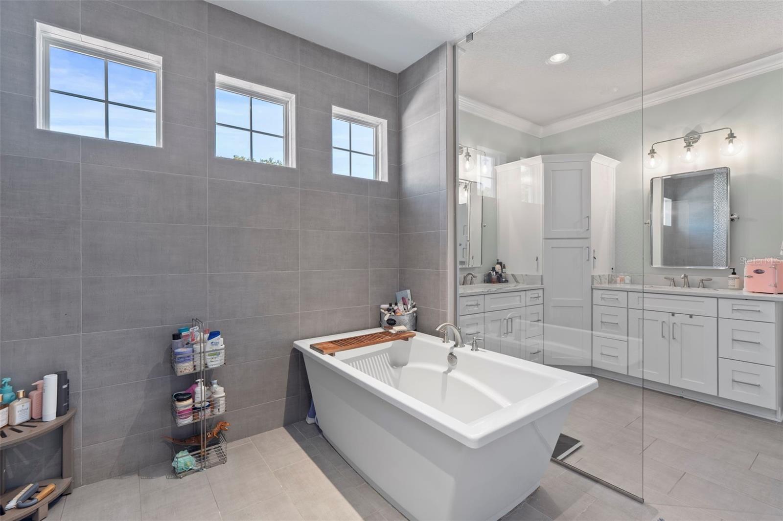 PENINSULA POINTE - Residential