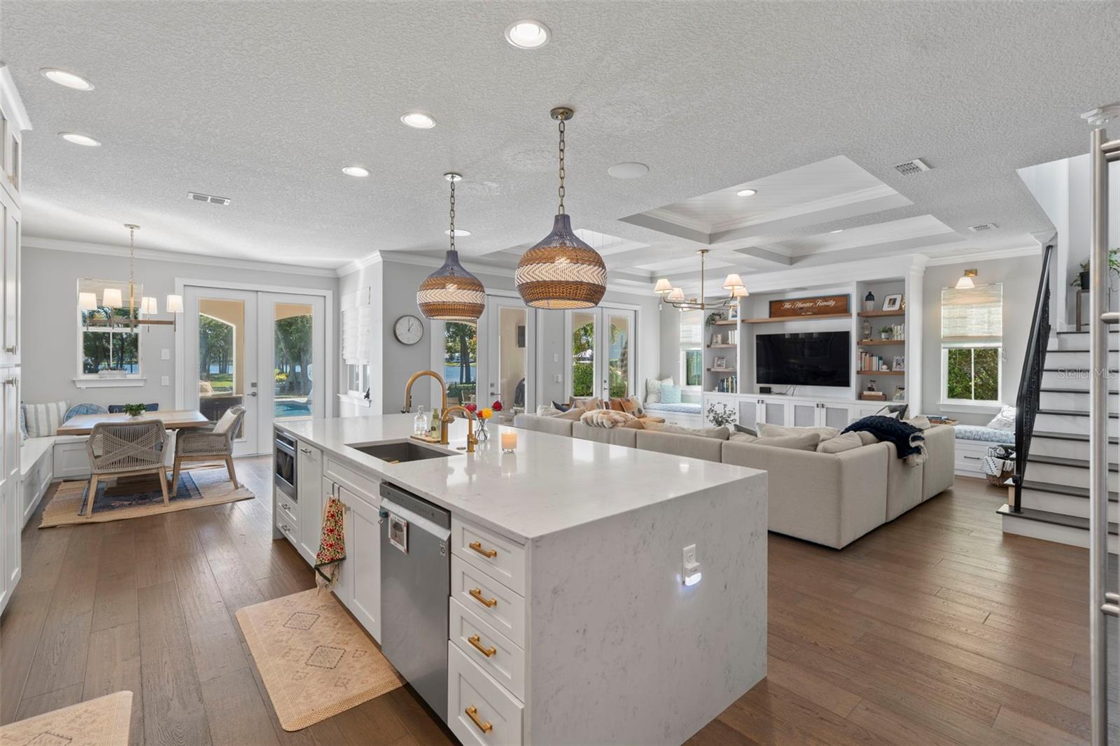 PENINSULA POINTE - Residential