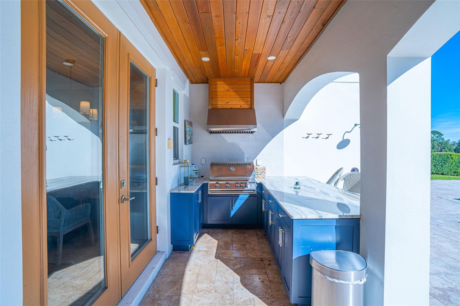 PENINSULA POINTE - Residential