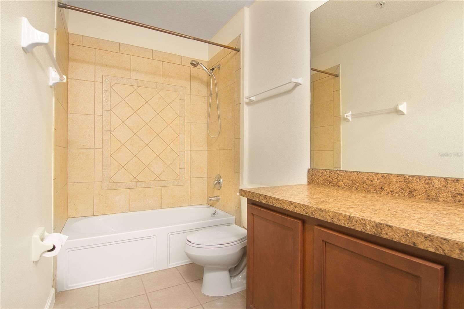 PRAIRIE LAKE RESERVE A B B2 E G - Residential Lease