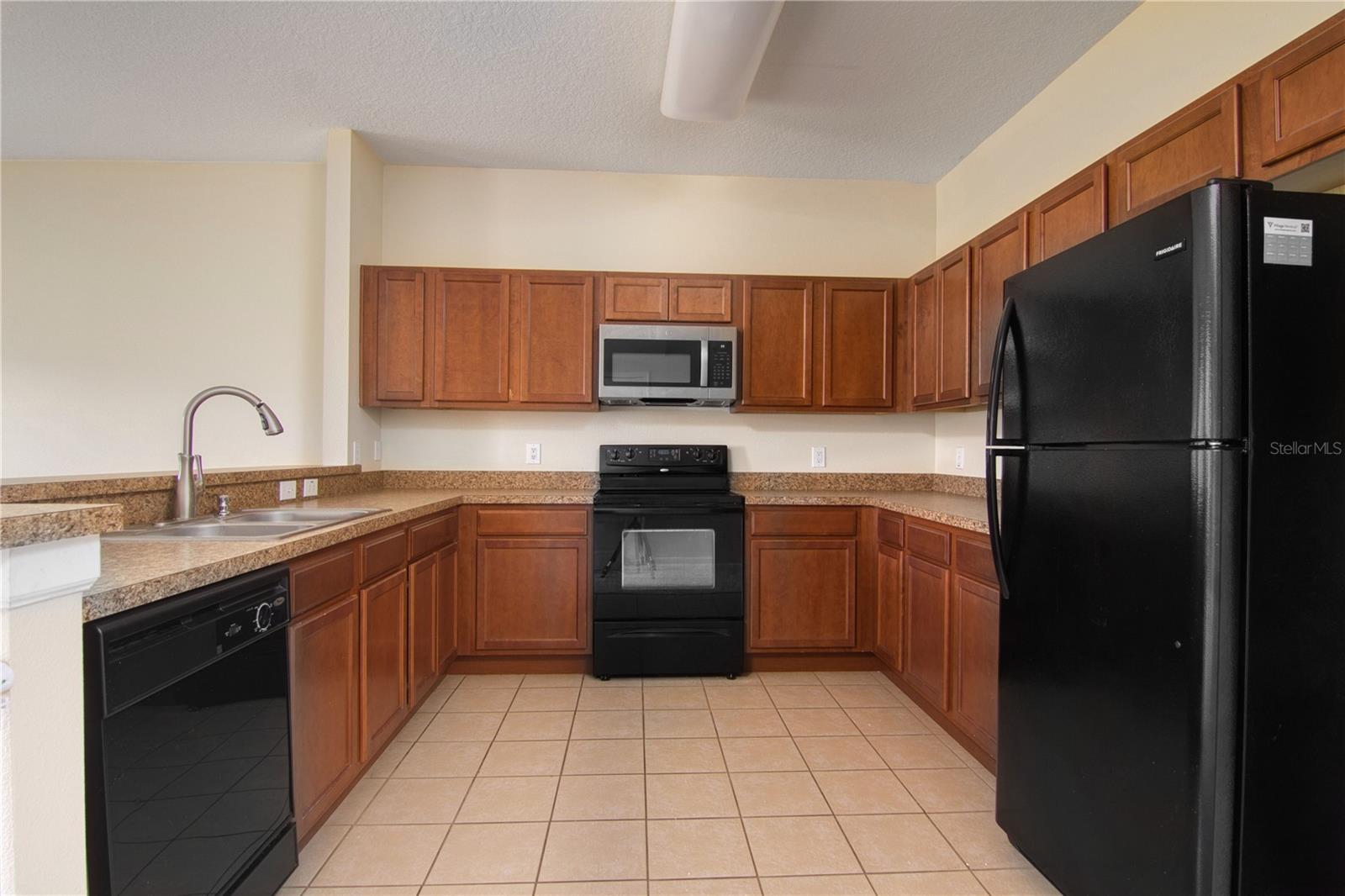 PRAIRIE LAKE RESERVE A B B2 E G - Residential Lease
