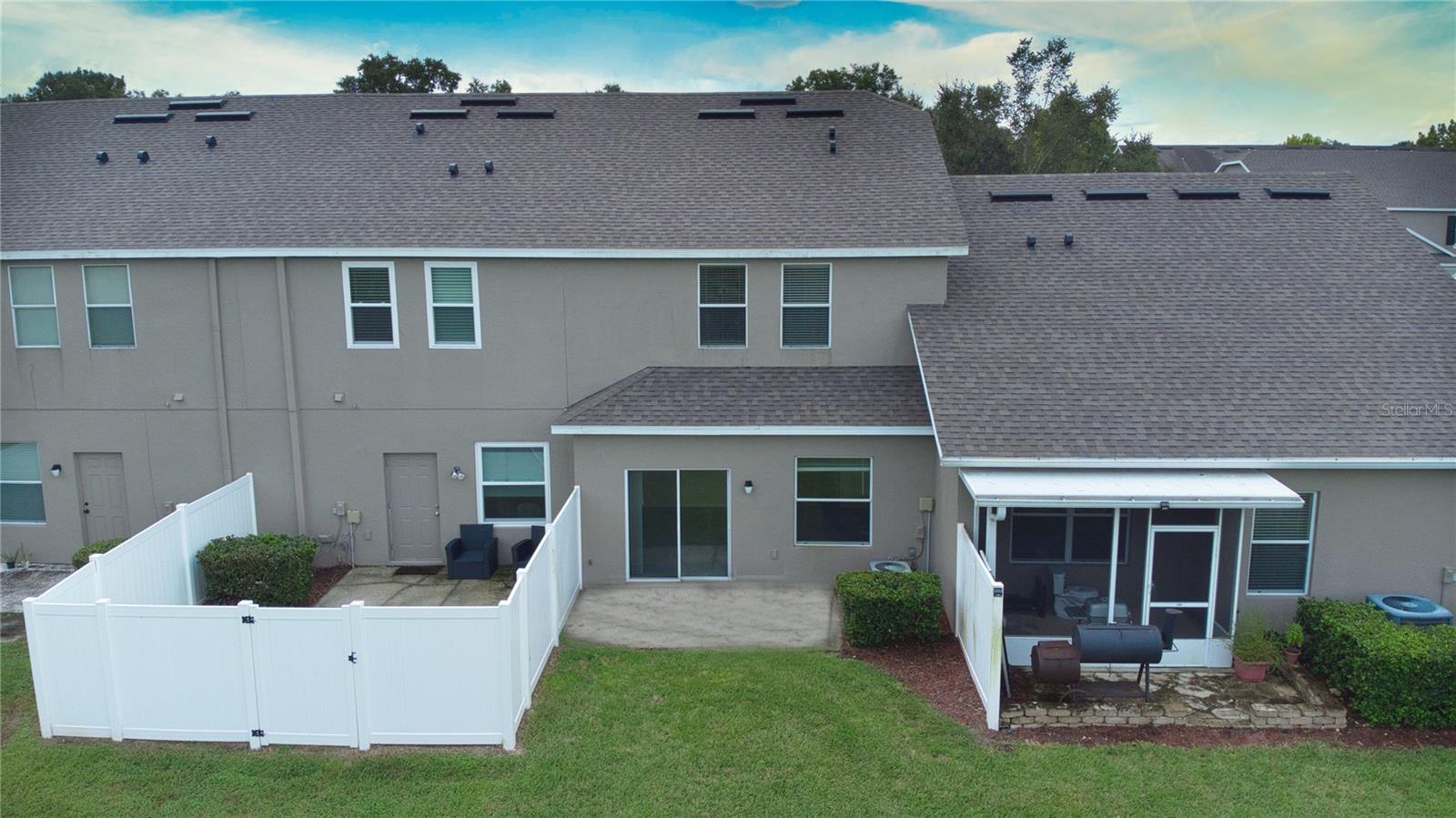 PRAIRIE LAKE RESERVE A B B2 E G - Residential Lease