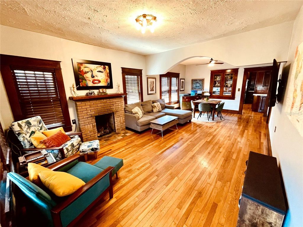 Photo of 206 W Haya Street, Tampa, FL 33603 (MLS # A4685458)